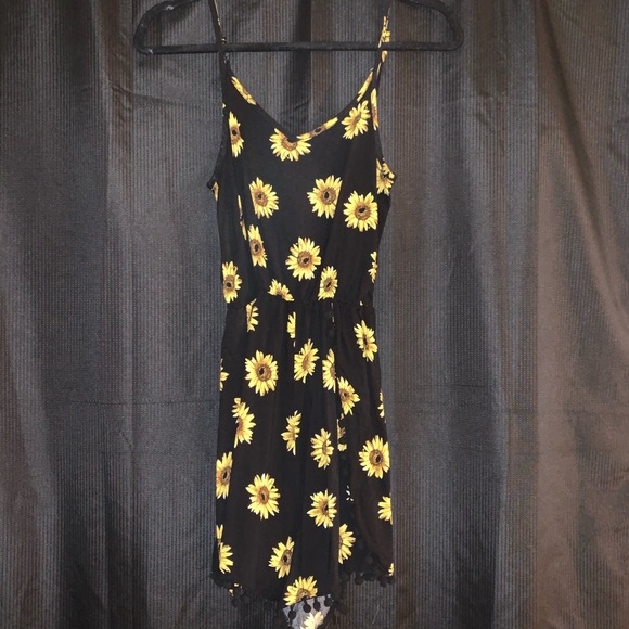 🛑SOLD🛑 Sunflower Romper - Picture 3 of 3